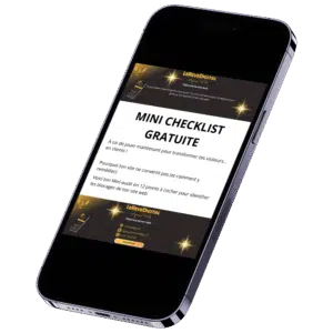 Vue d’un document checklist gratuite téléchargeable avec une main qui le coche